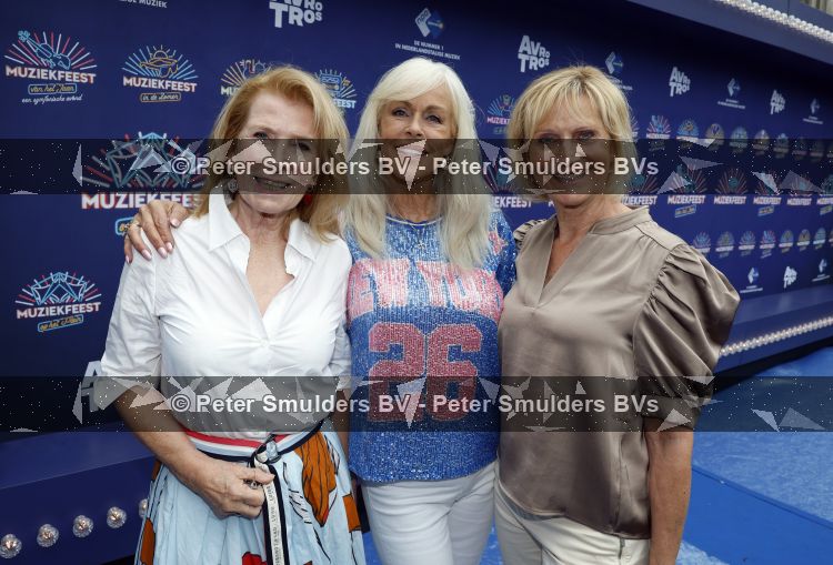 Zwolle 8 juli 2026
Muziekfeest op het Plein. Babe met Marga Bult Margot v d Ven en Rita v Rooij