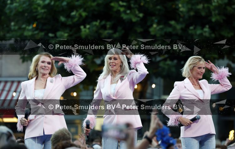 Zwolle, 8 Juli 2026
Muziekfeest Grote Markt
De groep Babe met Marga Bult Rita v Rooy en Margot v d Ven