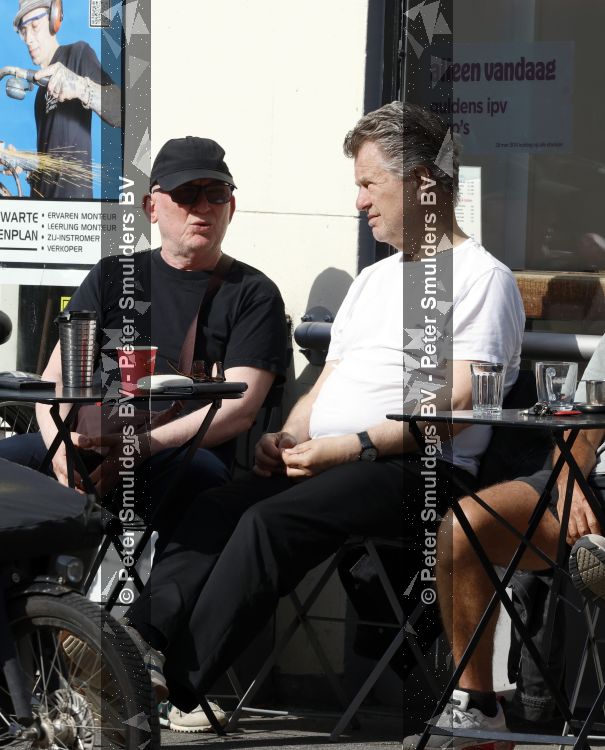 Amsterdam 29 mei 2026
Boris Dittrich en Jehoshua Rozenman op terras bij de coffee company 