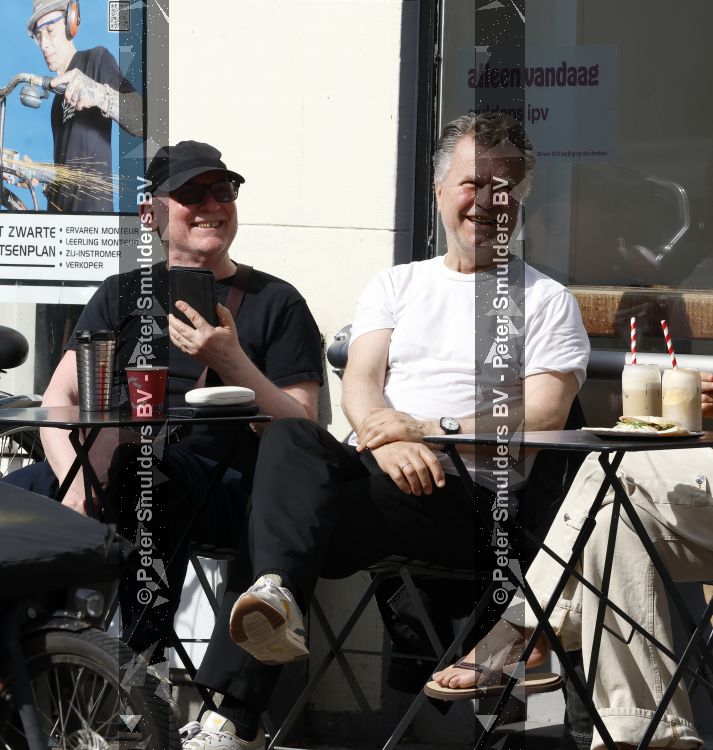 Amsterdam 29 mei 2026
Boris Dittrich en Jehoshua Rozenman op terras bij de coffee company 