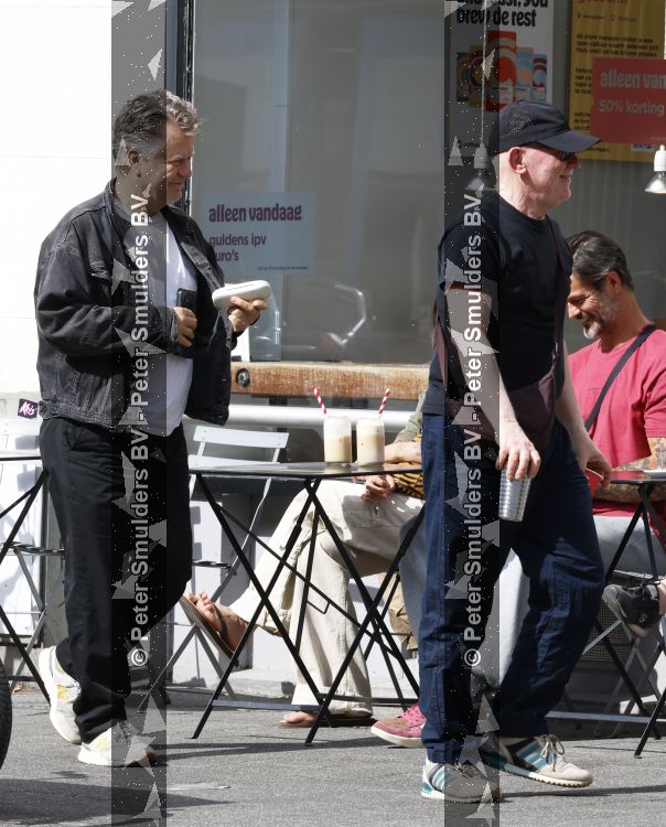 Amsterdam 29 mei 2026
Boris Dittrich en Jehoshua Rozenman op terras bij de coffee company 