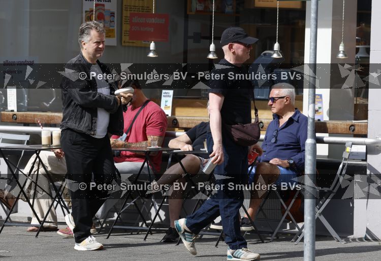 Amsterdam 29 mei 2026
Boris Dittrich en Jehoshua Rozenman op terras bij de coffee company 