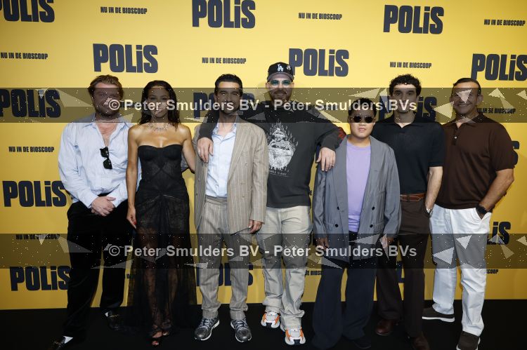 Amsterdam 6 juli 2026
Premiere Polis in Pathe Arena . cast met oa Sinan Eroglu Onder Murda Dogan Cansu Tosun Phi Nguyen Najib Amhali Niels Oosthoek Olcay Erbek Ammar Bozoglu en Ruud Schuurman 