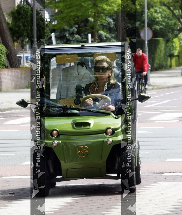 Amsterdam 20 mei 2026
Connie Witteman in haar CCCC karretje in Amsterdam zuid.