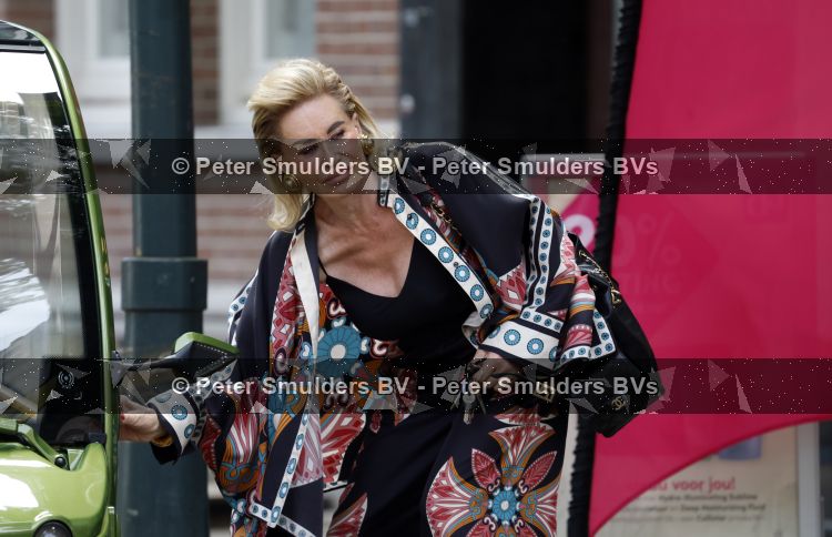 Amsterdam 20 mei 2026
Connie Witteman in haar CCCC karretje in Amsterdam zuid.