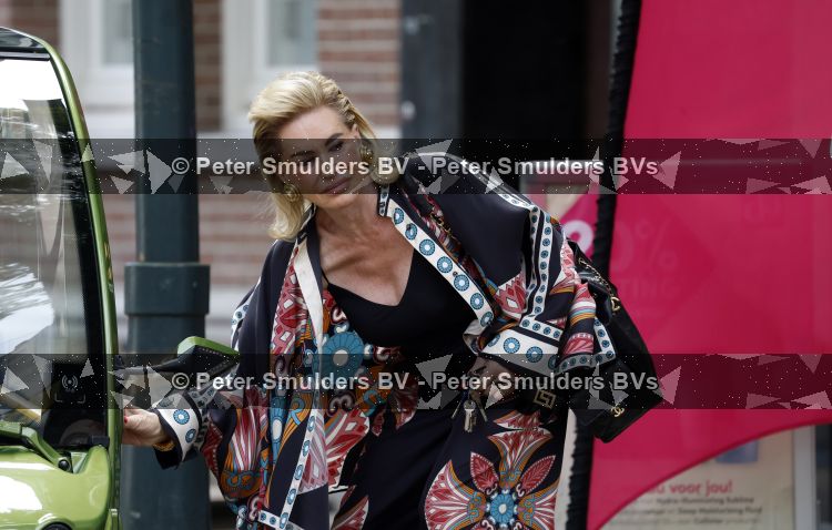 Amsterdam 20 mei 2026
Connie Witteman in haar CCCC karretje in Amsterdam zuid.