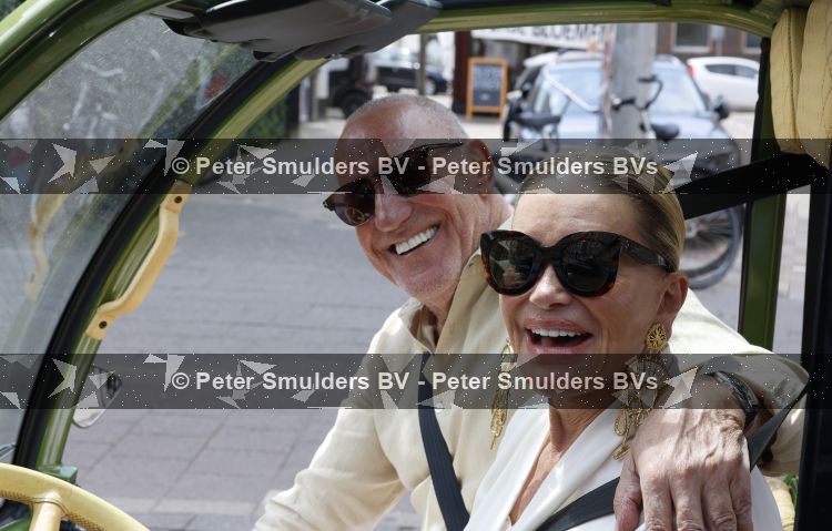 Amsterdam 7 juli 2026
Connie Witteman en partner Henk de Vries helemaal verliefd in haar CCCC karretje in Amsterdam zuid.