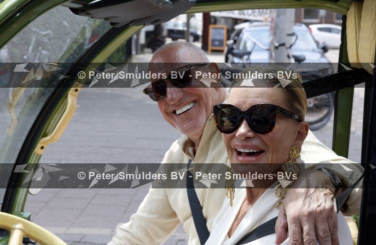 Amsterdam 7 juli 2026
Connie Witteman en partner Henk de Vries helemaal verliefd in haar CCCC karretje in Amsterdam zuid.