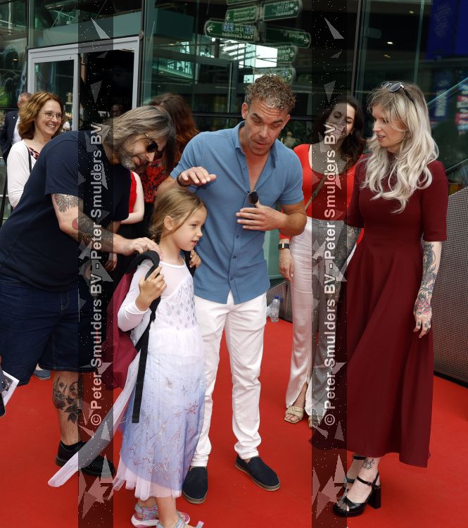 Amsterdam 31 mei 2026
Premiere Rutger Thomas en Paco 2 in Pathe Arena . Dionne Slagter kwam met haar broer (blauwe polo) en partner ( zonnebril )