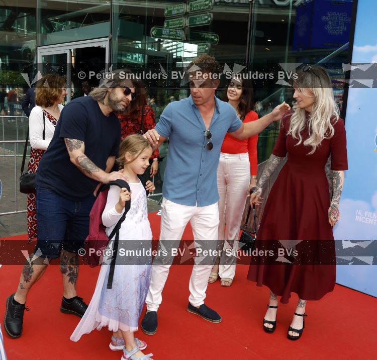 Amsterdam 31 mei 2026
Premiere Rutger Thomas en Paco 2 in Pathe Arena . Dionne Slagter kwam met haar broer (blauwe polo) en partner ( zonnebril )