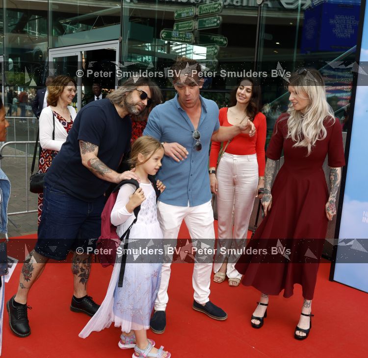 Amsterdam 31 mei 2026
Premiere Rutger Thomas en Paco 2 in Pathe Arena . Dionne Slagter kwam met haar broer (blauwe polo) en partner ( zonnebril )