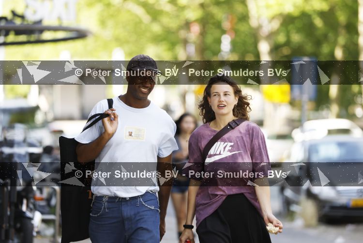 Amsterdam 6 juli 2026
Diorno Dylyano Braaf  (Dio) met (een) vriendin op straat in Amsterdam.