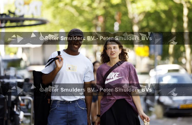 Amsterdam 6 juli 2026
Diorno Dylyano Braaf  (Dio) met (een) vriendin op straat in Amsterdam.