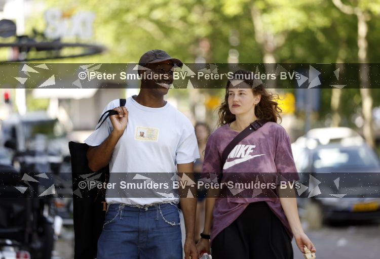Amsterdam 6 juli 2026
Diorno Dylyano Braaf  (Dio) met (een) vriendin op straat in Amsterdam.