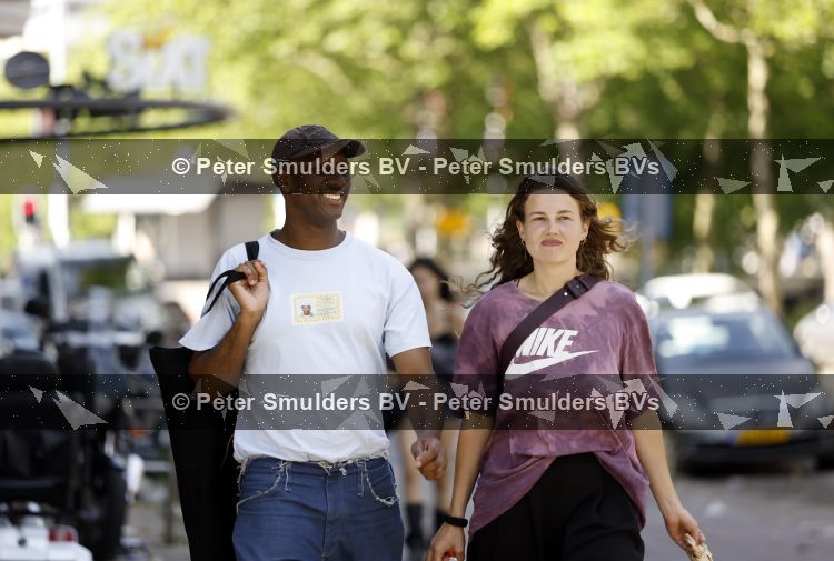 Amsterdam 6 juli 2026
Diorno Dylyano Braaf  (Dio) met (een) vriendin op straat in Amsterdam.