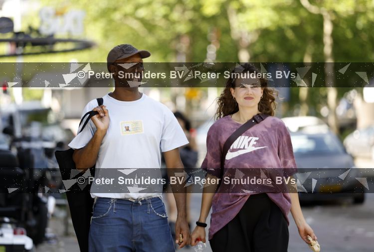 Amsterdam 6 juli 2026
Diorno Dylyano Braaf  (Dio) met (een) vriendin op straat in Amsterdam.