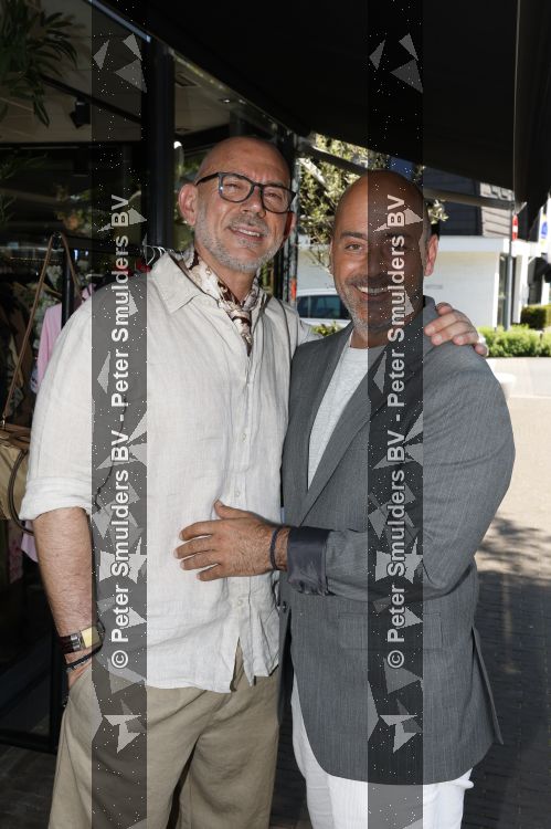 Hilversum 22 mai 2026
Domenik Romano en Ferenc Damen  van het programa MAFS in hun kleing winkel 