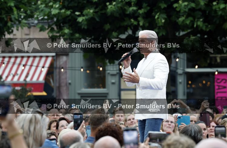 Zwolle 8 juli 2026
Muziekfeest op het Plein. Dries Roelvink 