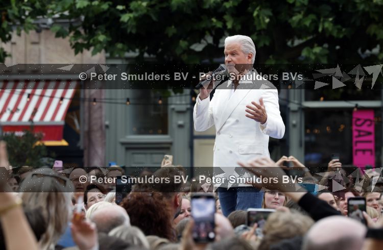Zwolle 8 juli 2026
Muziekfeest op het Plein. Dries Roelvink 