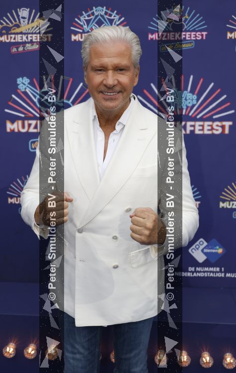 Zwolle, 8 Juli 2026
Muziekfeest Grote Markt
Dries Roelvink