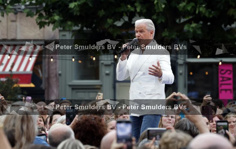 Zwolle, 8 Juli 2026
Muziekfeest Grote Markt
Dries Roelvink
