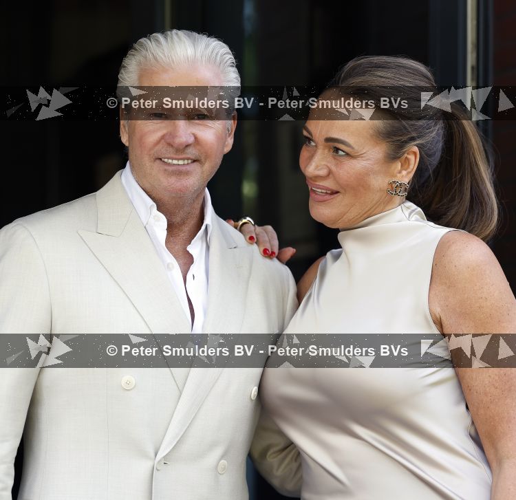 Blaricum / Amstelveen 28 mei 2026
Oger Lusink en zijn vrouw Ellen trouwen in het gemeentehuis van Blaricum en daarna hebben ze een lunch bij restaurant Aan de Poel . Dries Roelvink en zijn vrouw Honoria