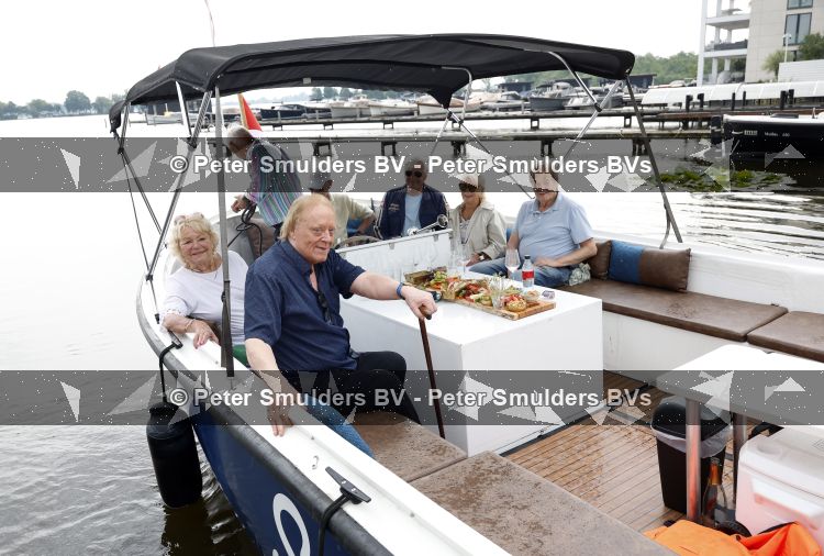 Loosdrecht 29 mei 2026
Eddy Ouwens viert zijn 80e verjaardag met een boottocht en een borrel bij Lakeside cafe .