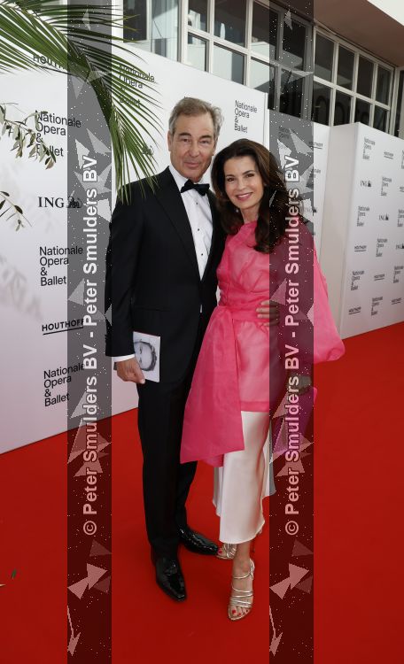 Amsterdam 2 juli 2026
Zijne Majesteit de Koning Willem Alexander en Hare Majesteit Koningin Maxima zijn aanwezig bij het gala van het Nationale Ballet ter ere van het afscheid van directeur Ted Brandsen. OOk burgemeester Femke Halsema en Commisaris v d Koningin Arthur v Dijk zijn aanwezig . Erik de Vogel en Carolien de Bruin