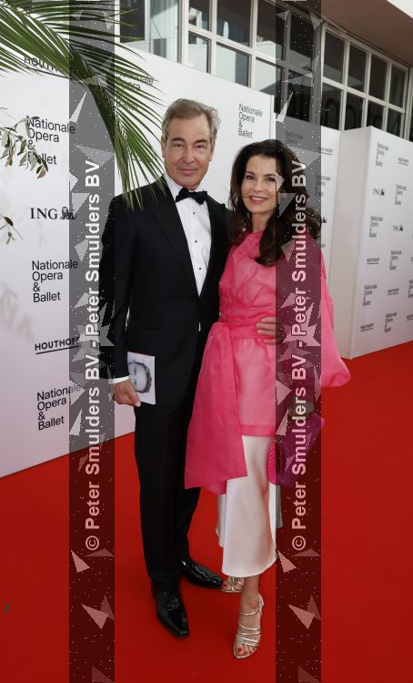 Amsterdam 2 juli 2026
Zijne Majesteit de Koning Willem Alexander en Hare Majesteit Koningin Maxima zijn aanwezig bij het gala van het Nationale Ballet ter ere van het afscheid van directeur Ted Brandsen. OOk burgemeester Femke Halsema en Commisaris v d Koningin Arthur v Dijk zijn aanwezig . Erik de Vogel en Carolien de Bruin