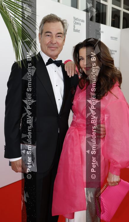 Amsterdam 2 juli 2026
Zijne Majesteit de Koning Willem Alexander en Hare Majesteit Koningin Maxima zijn aanwezig bij het gala van het Nationale Ballet ter ere van het afscheid van directeur Ted Brandsen. OOk burgemeester Femke Halsema en Commisaris v d Koningin Arthur v Dijk zijn aanwezig . Erik de Vogel en Carolien de Bruin