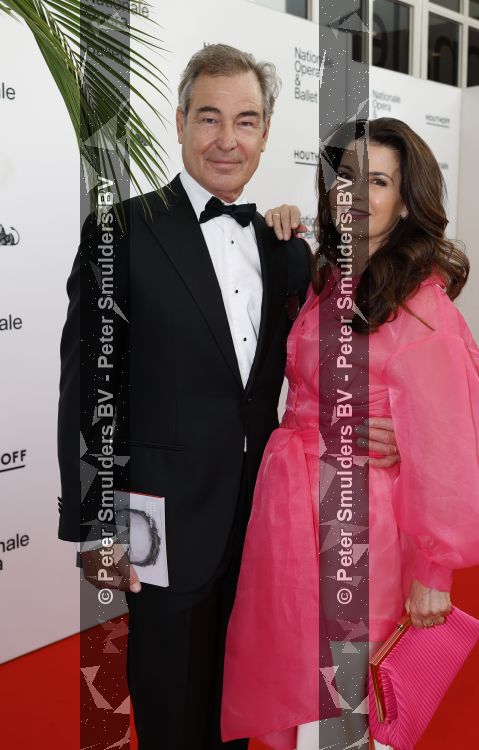 Amsterdam 2 juli 2026
Zijne Majesteit de Koning Willem Alexander en Hare Majesteit Koningin Maxima zijn aanwezig bij het gala van het Nationale Ballet ter ere van het afscheid van directeur Ted Brandsen. OOk burgemeester Femke Halsema en Commisaris v d Koningin Arthur v Dijk zijn aanwezig . Erik de Vogel en Carolien de Bruin