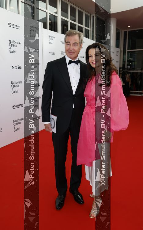 Amsterdam 2 juli 2026
Zijne Majesteit de Koning Willem Alexander en Hare Majesteit Koningin Maxima zijn aanwezig bij het gala van het Nationale Ballet ter ere van het afscheid van directeur Ted Brandsen. OOk burgemeester Femke Halsema en Commisaris v d Koningin Arthur v Dijk zijn aanwezig . Erik de Vogel en Carolien de Bruin