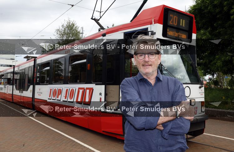 Amsterdam 27 mei 2026
3e deel van de boekenreeks 60 jaar Top 40 wordt feestelijk gelanceerd door bestickerde Top 40-tram met Erik de Zwart als trambestuurder. Natalie La Rose Erik de Zwart, Godfried Nevels en Jeroen Nieuwenhuize  zijn aanwezig 