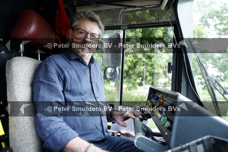 Amsterdam 27 mei 2026
3e deel van de boekenreeks 60 jaar Top 40 wordt feestelijk gelanceerd door bestickerde Top 40-tram met Erik de Zwart als trambestuurder. Natalie La Rose Erik de Zwart, Godfried Nevels en Jeroen Nieuwenhuize  zijn aanwezig 