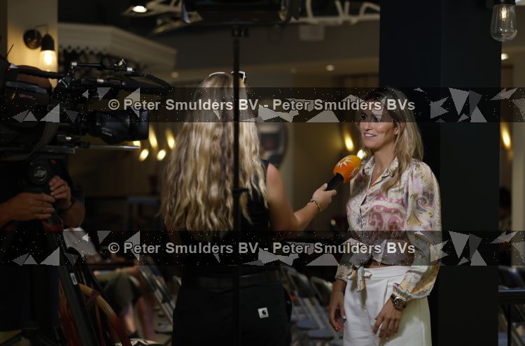 Den Haag 10 juli 2026
Boekpresentatie Estevana Polman bij boekenwinkel Paagman . Eva Jinek interviewt haar .