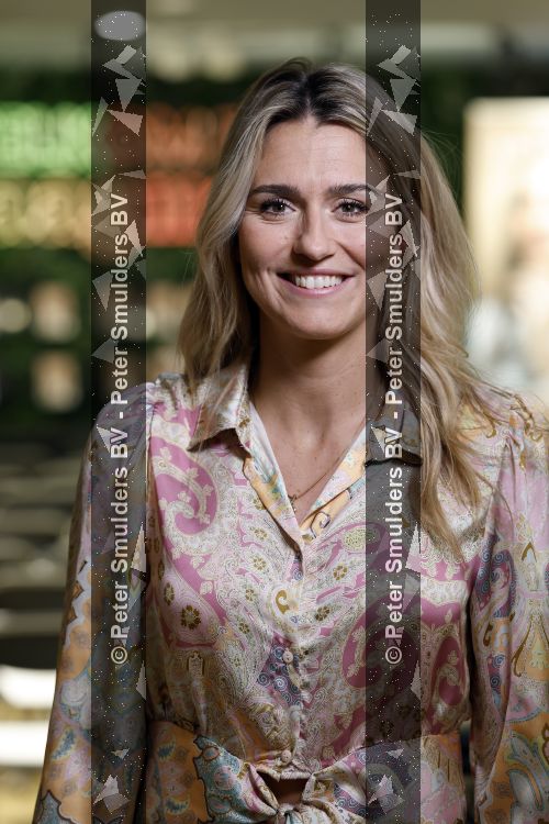 Den Haag 10 juli 2026
Boekpresentatie Estevana Polman bij boekenwinkel Paagman . Eva Jinek interviewt haar .