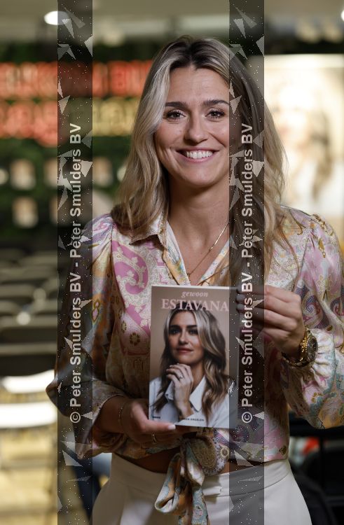 Den Haag 10 juli 2026
Boekpresentatie Estevana Polman bij boekenwinkel Paagman . Eva Jinek interviewt haar .