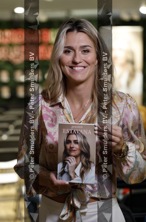 Den Haag 10 juli 2026
Boekpresentatie Estevana Polman bij boekenwinkel Paagman . Eva Jinek interviewt haar .