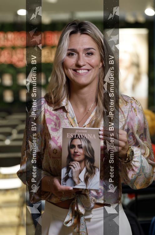Den Haag 10 juli 2026
Boekpresentatie Estevana Polman bij boekenwinkel Paagman . Eva Jinek interviewt haar .