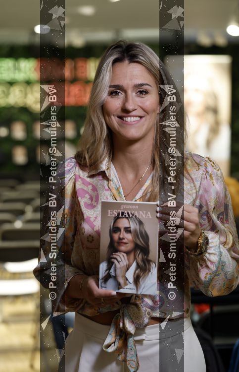 Den Haag 10 juli 2026
Boekpresentatie Estevana Polman bij boekenwinkel Paagman . Eva Jinek interviewt haar .