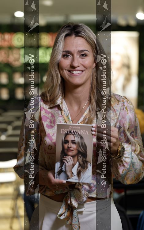 Den Haag 10 juli 2026
Boekpresentatie Estevana Polman bij boekenwinkel Paagman . Eva Jinek interviewt haar .