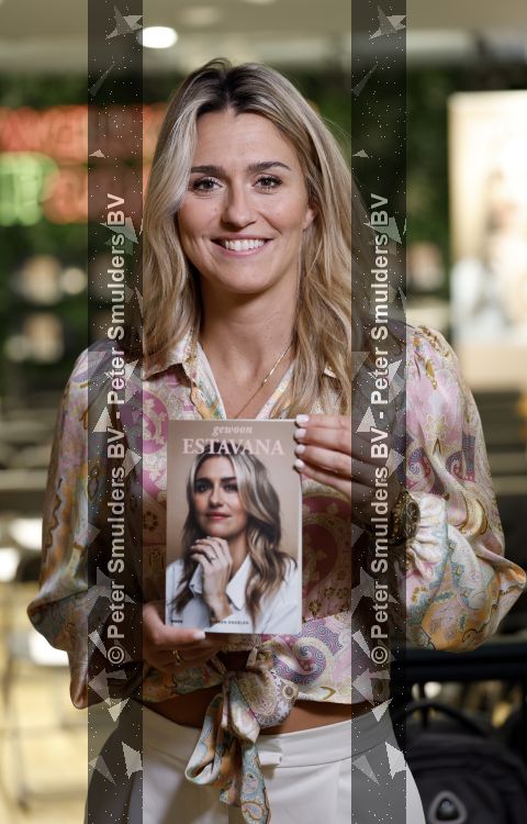 Den Haag 10 juli 2026
Boekpresentatie Estevana Polman bij boekenwinkel Paagman . Eva Jinek interviewt haar .