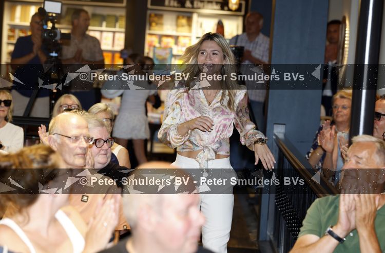Den Haag 10 juli 2026
Boekpresentatie Estevana Polman bij boekenwinkel Paagman . Eva Jinek interviewt haar .