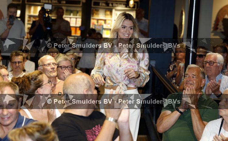 Den Haag 10 juli 2026
Boekpresentatie Estevana Polman bij boekenwinkel Paagman . Eva Jinek interviewt haar .
