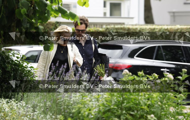 Noordwijk 5 juli 2026
Eva Jinek en haar man Dexter v d Voorn gaan met hun kinderen op bezoek bij vrienden in Noordwijk 