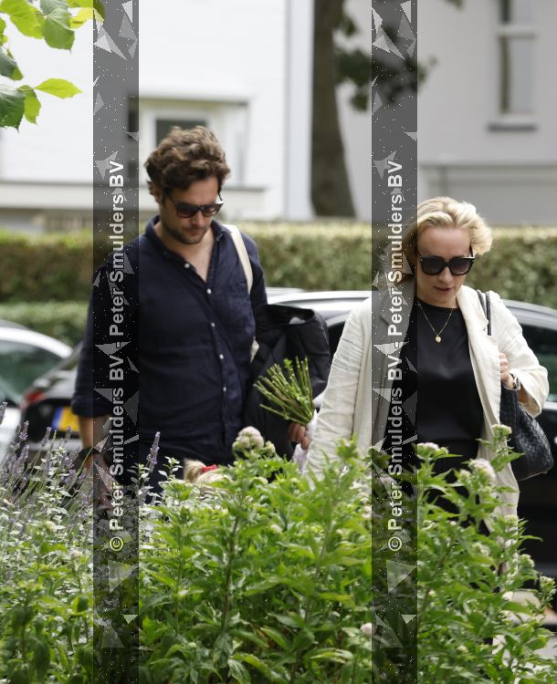 Noordwijk 5 juli 2026
Eva Jinek en haar man Dexter v d Voorn gaan met hun kinderen op bezoek bij vrienden in Noordwijk 