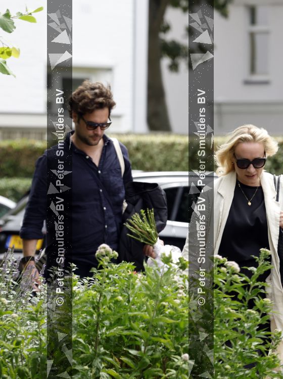 Noordwijk 5 juli 2026
Eva Jinek en haar man Dexter v d Voorn gaan met hun kinderen op bezoek bij vrienden in Noordwijk 
