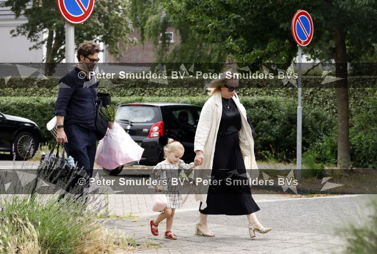 Noordwijk 5 juli 2026
Eva Jinek en haar man Dexter v d Voorn gaan met hun kinderen op bezoek bij vrienden in Noordwijk 