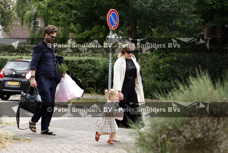 Noordwijk 5 juli 2026
Eva Jinek en haar man Dexter v d Voorn gaan met hun kinderen op bezoek bij vrienden in Noordwijk 