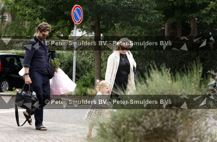 Noordwijk 5 juli 2026
Eva Jinek en haar man Dexter v d Voorn gaan met hun kinderen op bezoek bij vrienden in Noordwijk 